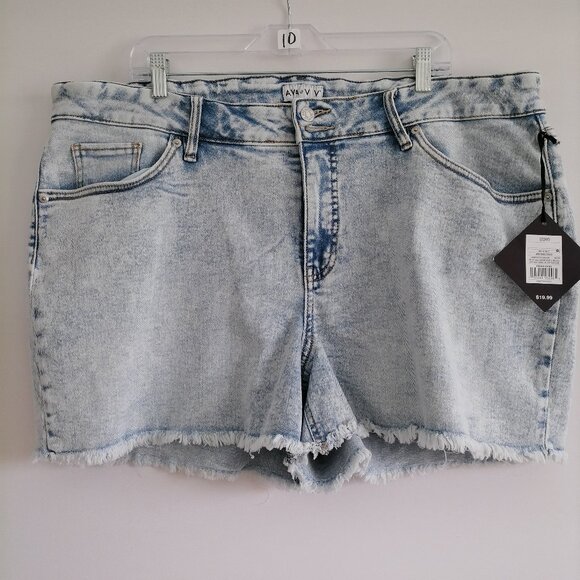 NWT Ava & Viv Womens Light Blue Mid Rise Frayed Hem Midi Mom Shorts Size 20W - Picture 1 of 7
